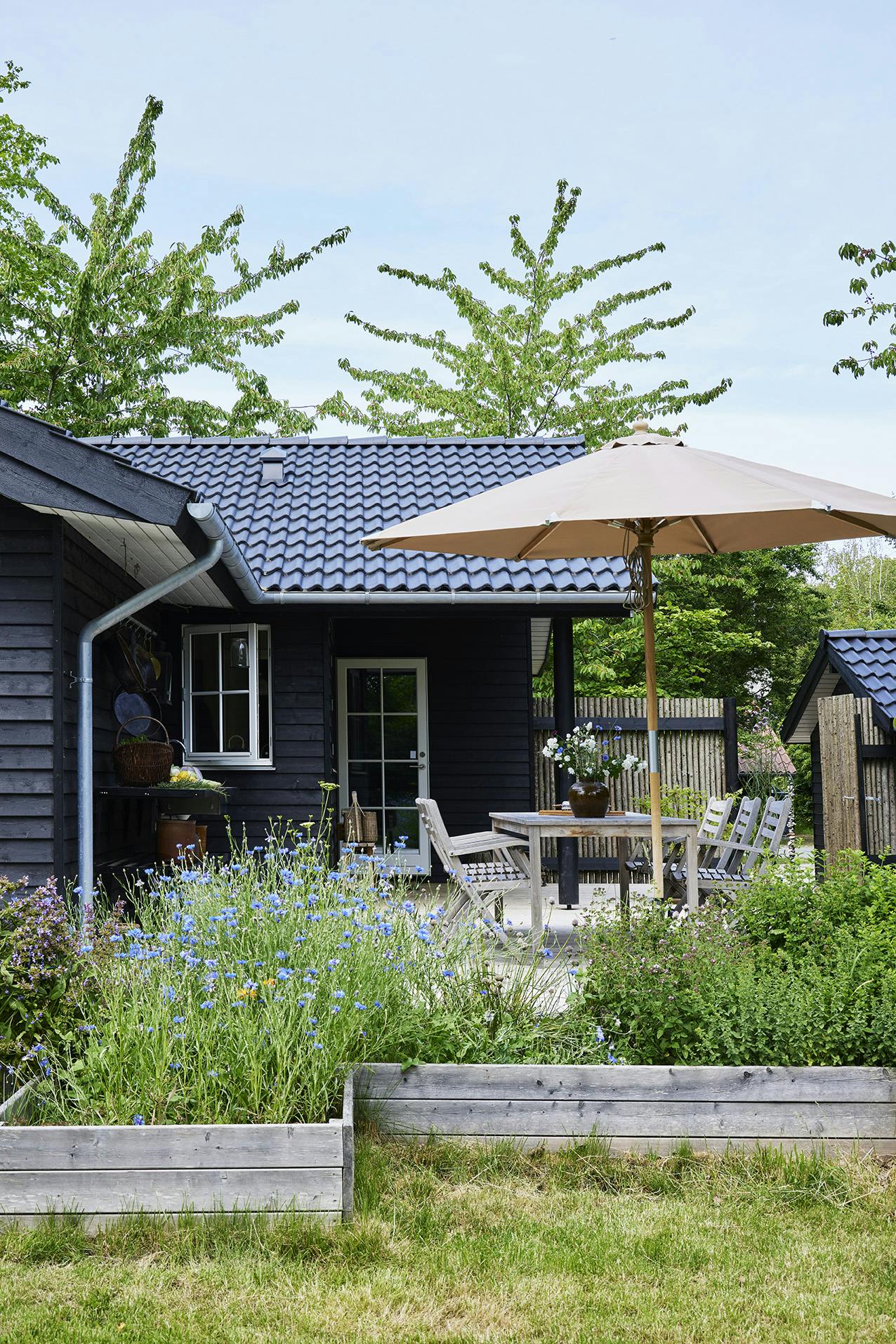 LærkeHentze230730 Sommerhus med sort facade